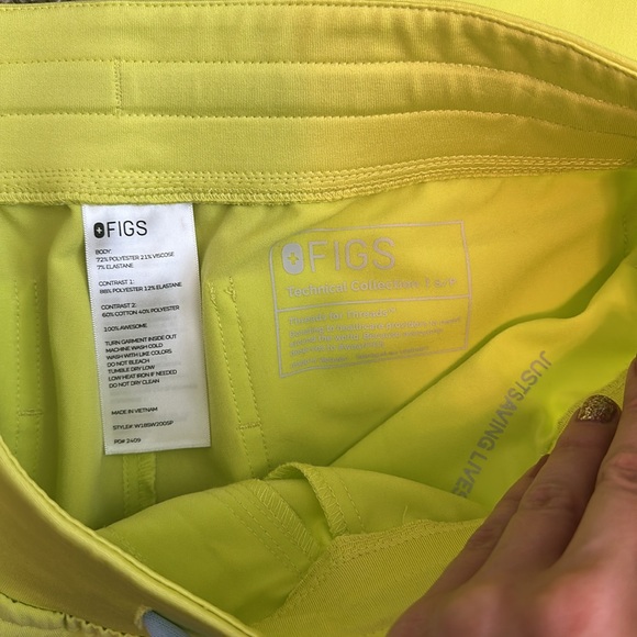 Figs lime green Scrub set - Picture 2 of 3